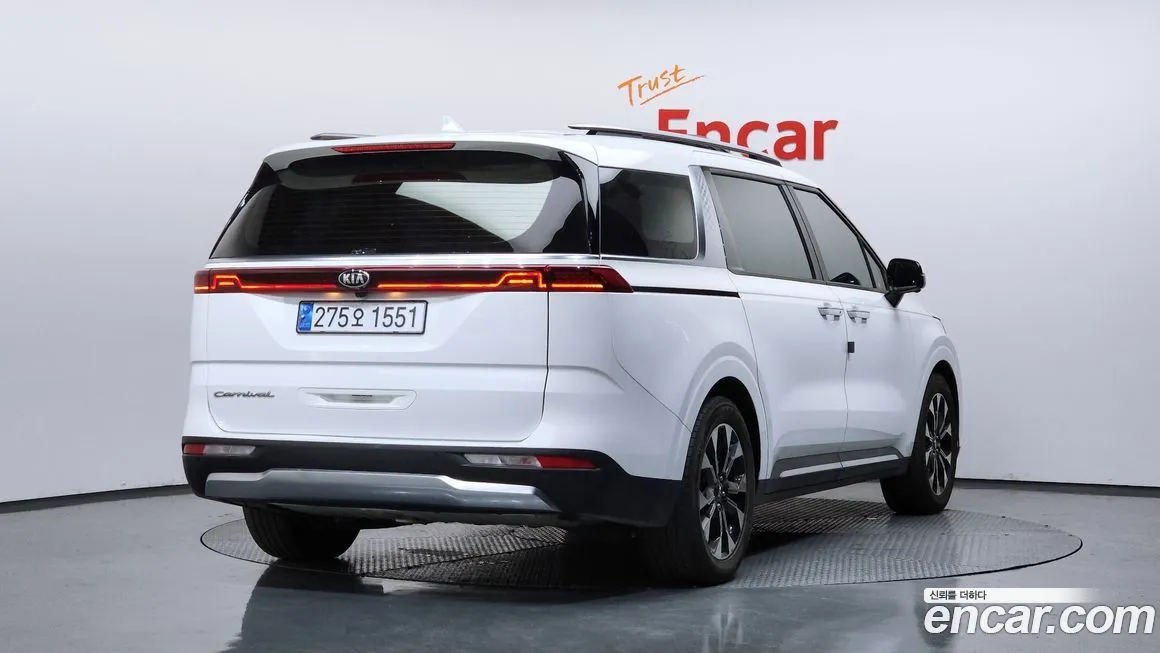 Kia Carnival — фото 10