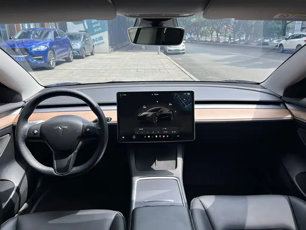 Tesla Model 3 — фото 5