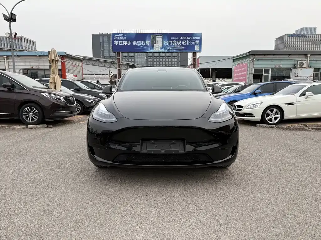 Tesla Model Y — фото 10