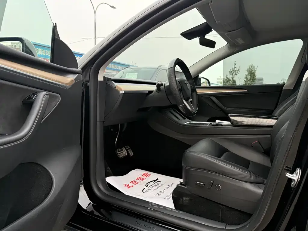 Tesla Model Y — фото 4