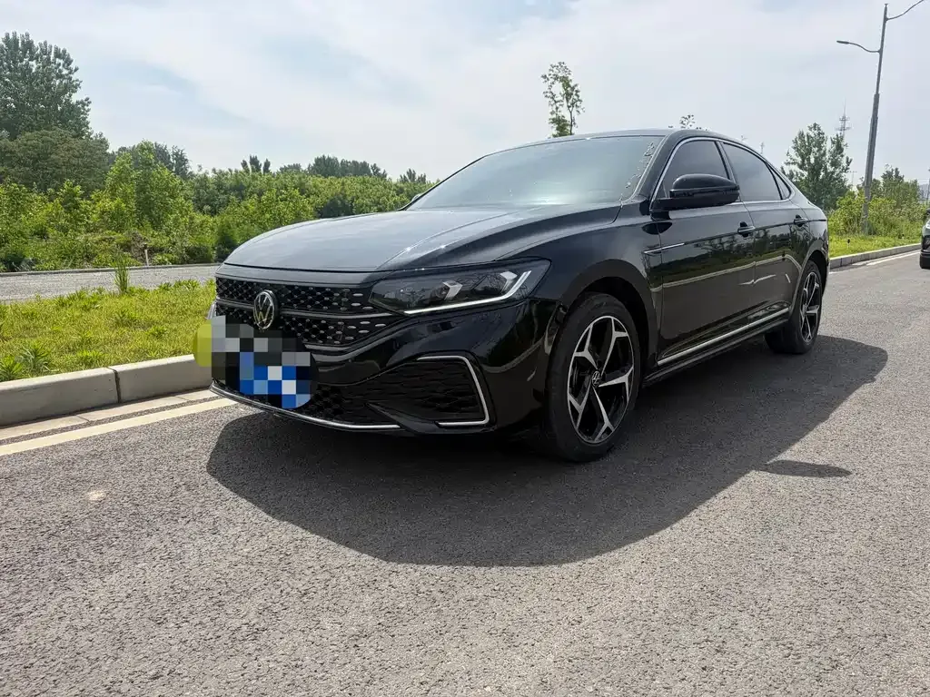 Volkswagen Passat — фото 1
