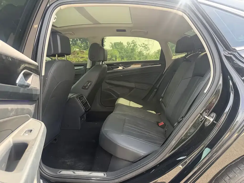 Volkswagen Passat — фото 10