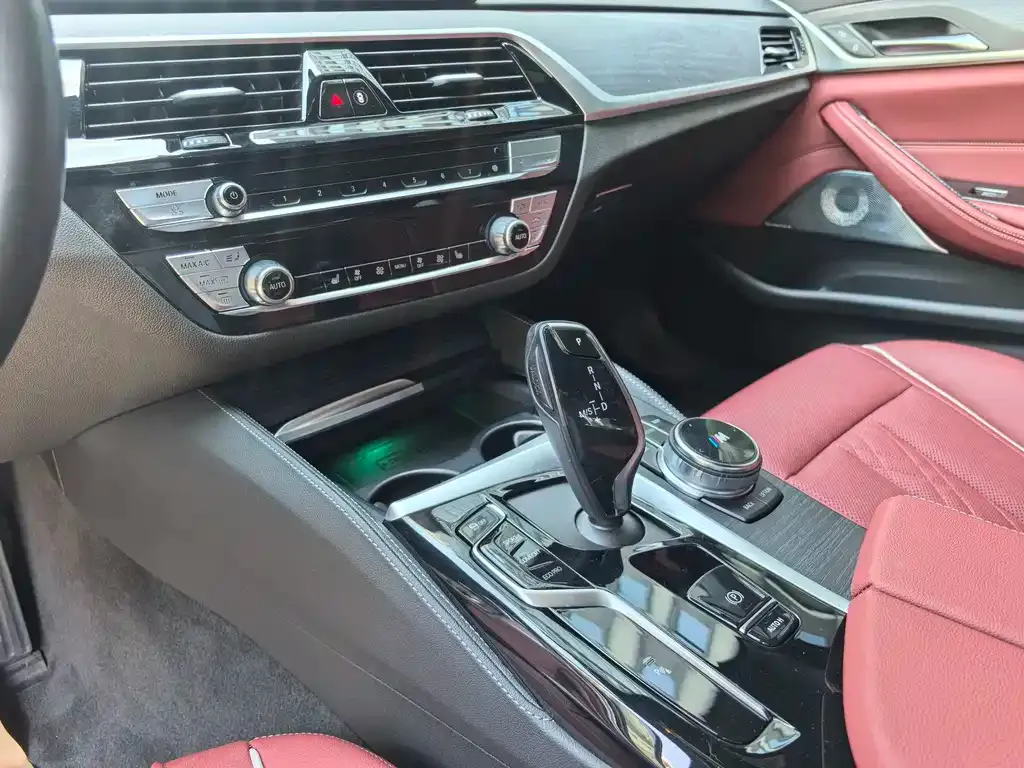 BMW 5 Series — фото 10