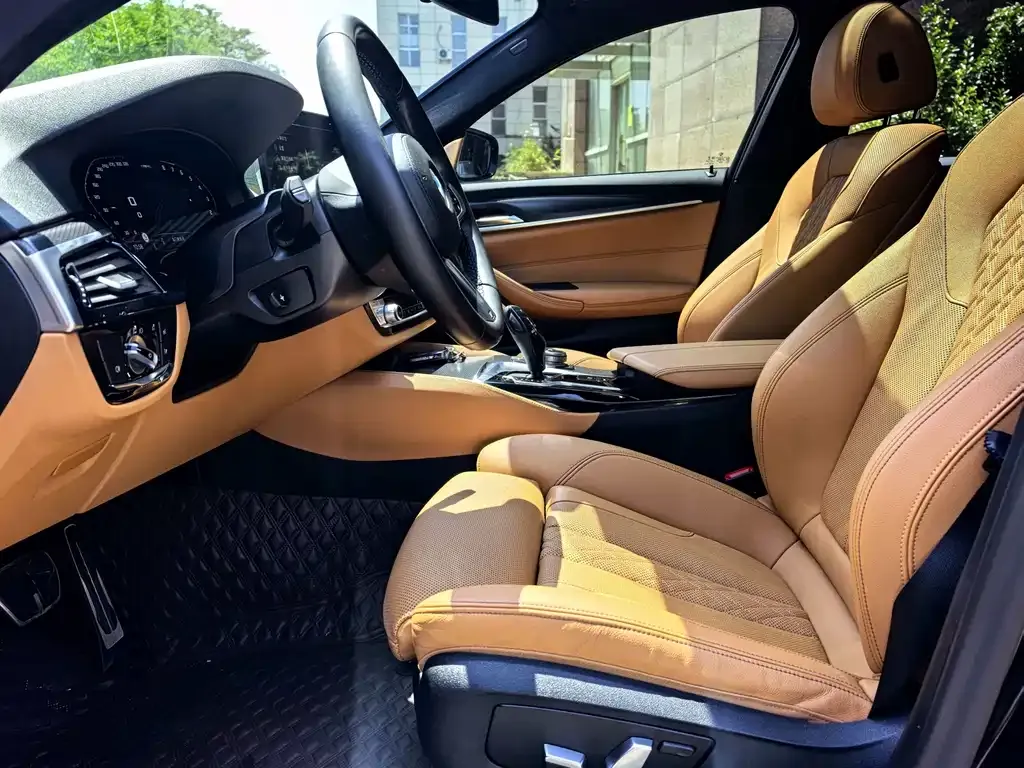 BMW 5 Series (Import) 2021 из CN, фото 2