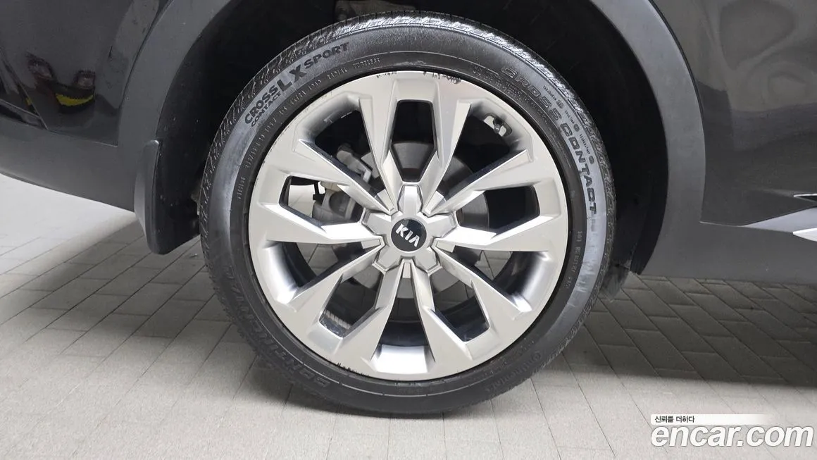 Kia Sorento — фото 9