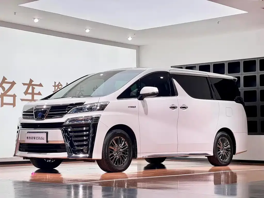 Toyota Vellfire — фото 1