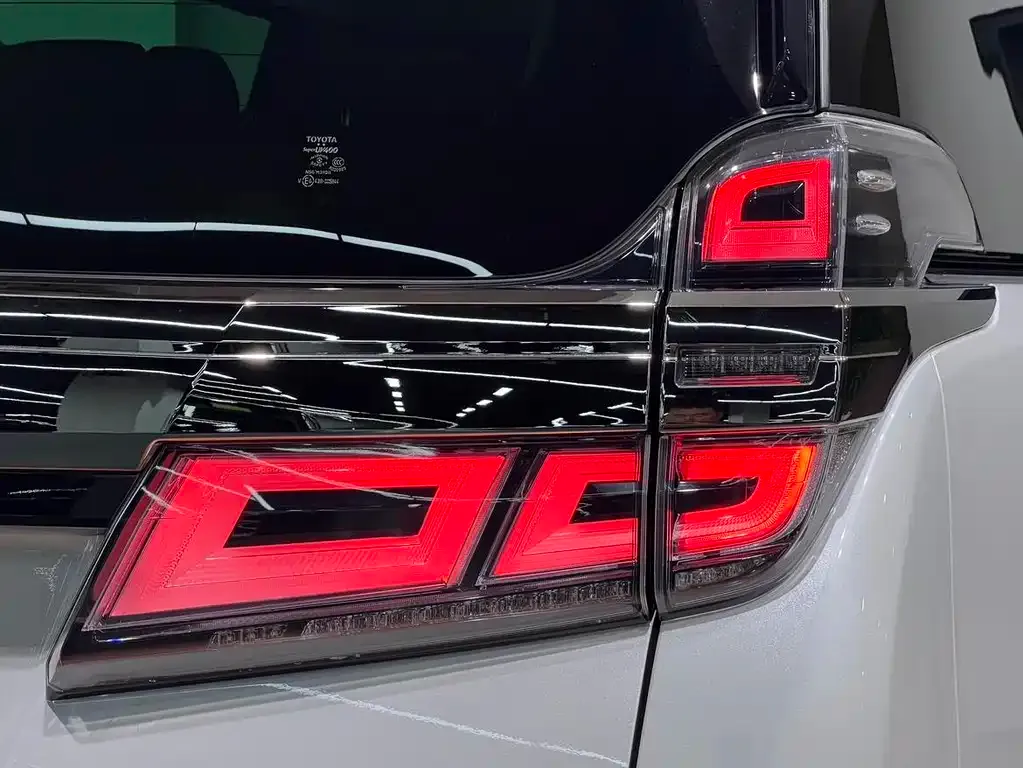 Toyota Vellfire — фото 5