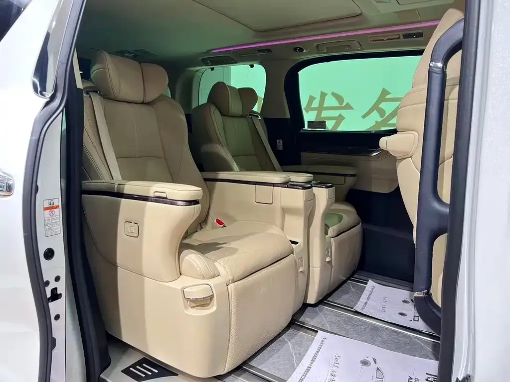 Toyota Vellfire — фото 7