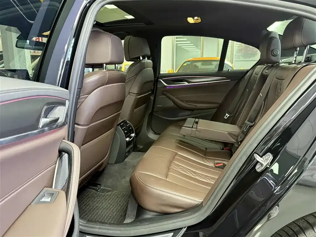 BMW 5 Series (Import) 2023 из CN, фото 2