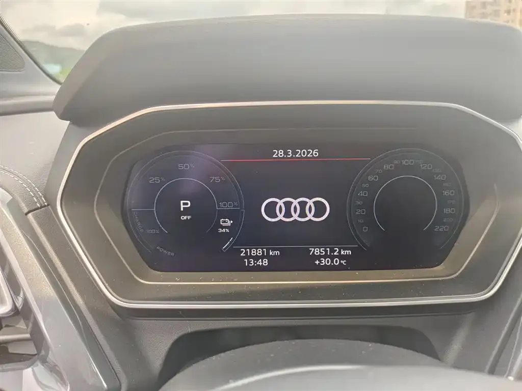 Audi Q4 e-tron — фото 2