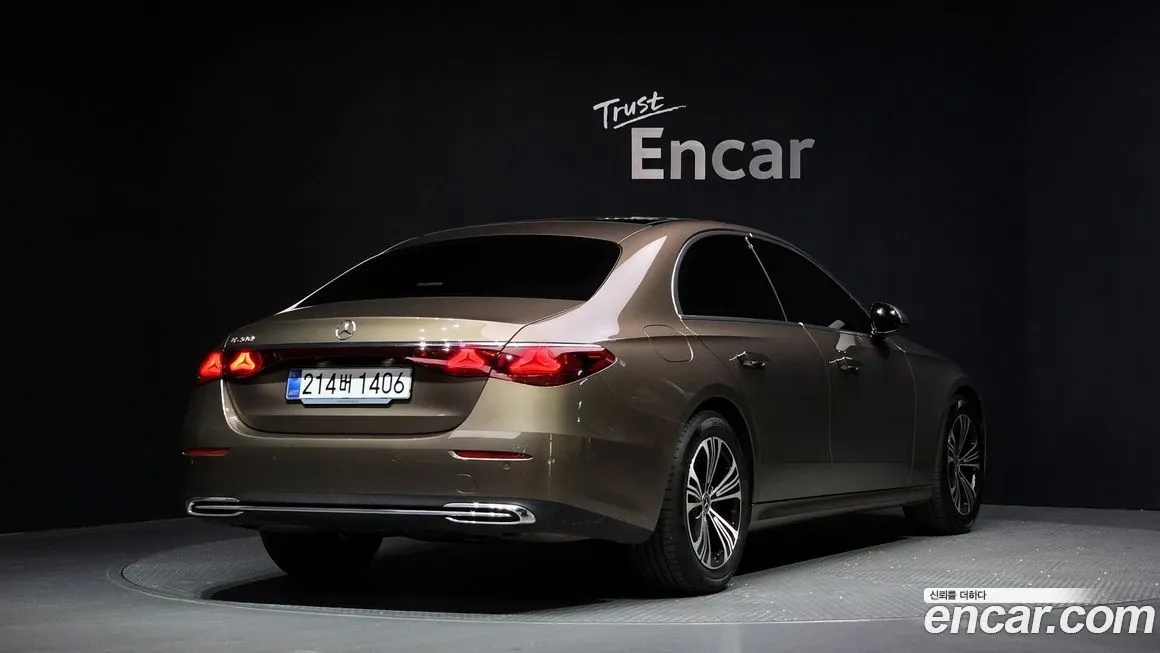 Mercedes-Benz E-Class — фото 9