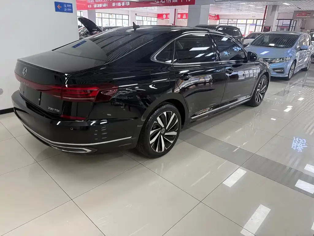 Volkswagen Passat — фото 10