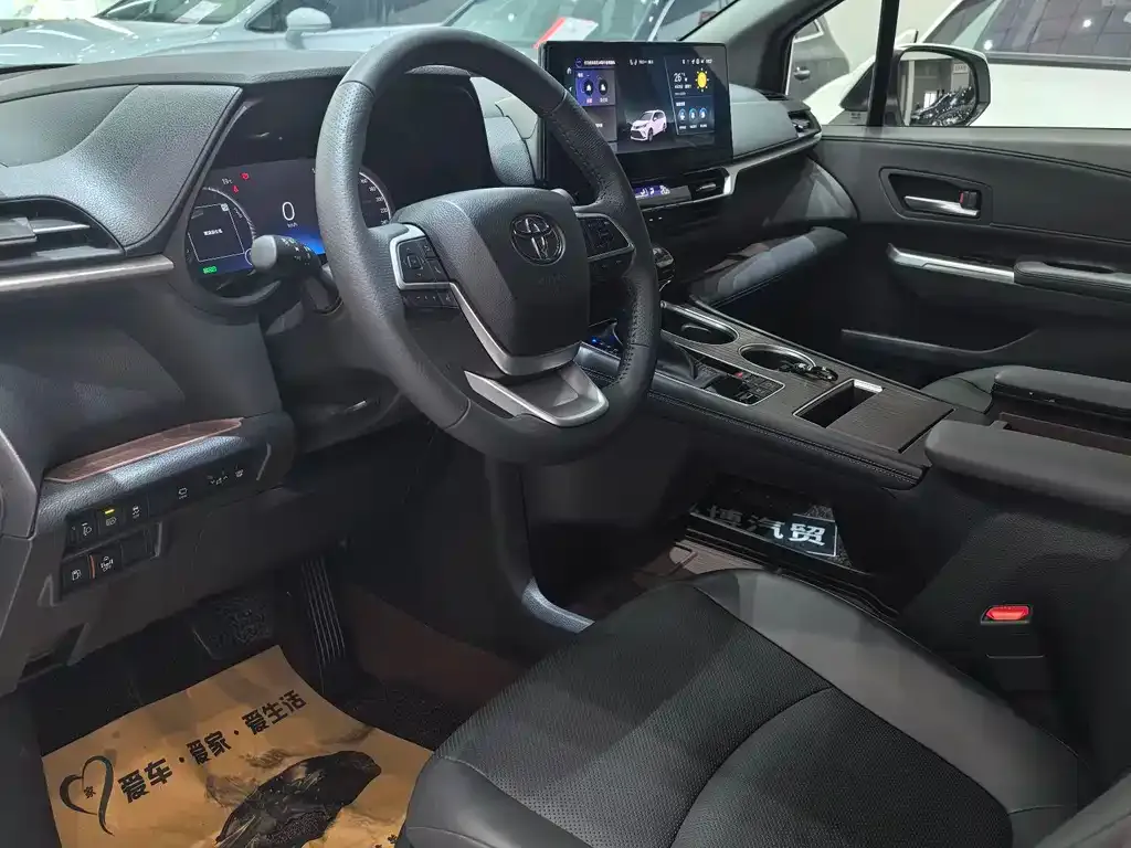 Toyota Granvia — фото 8