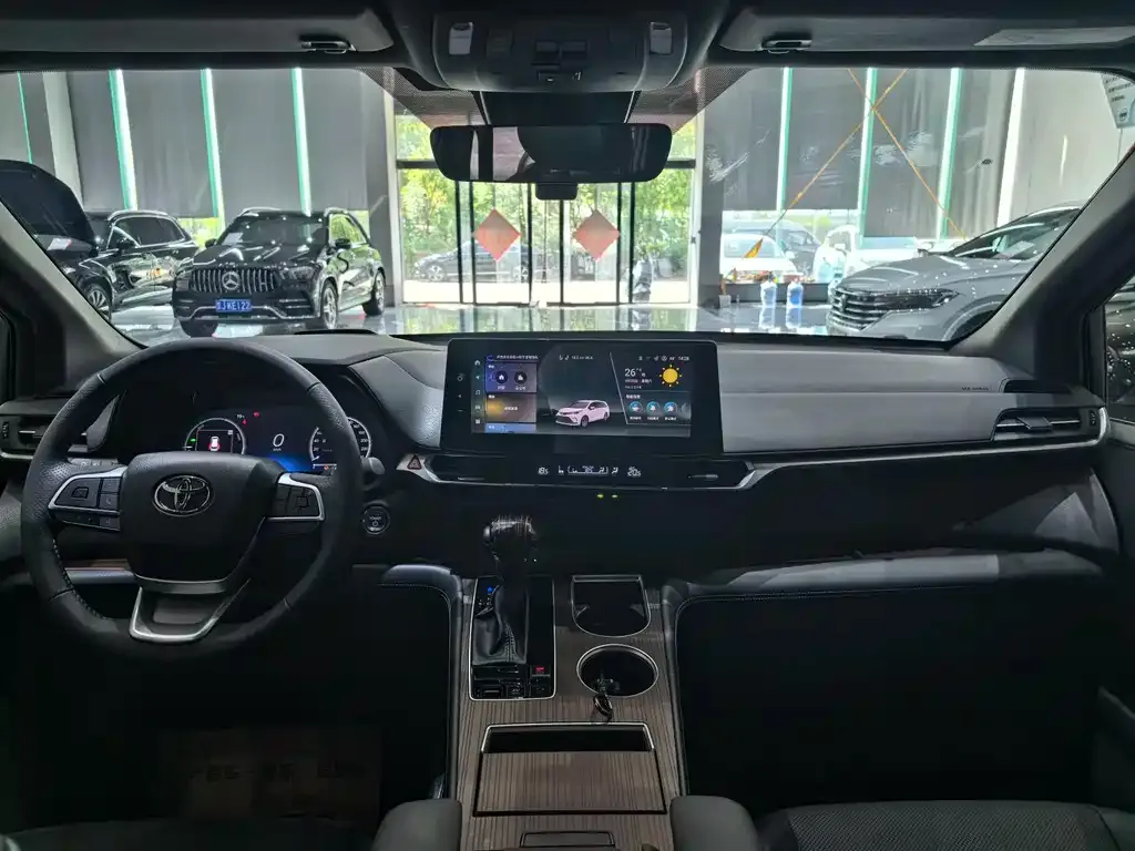 Toyota Granvia — фото 6
