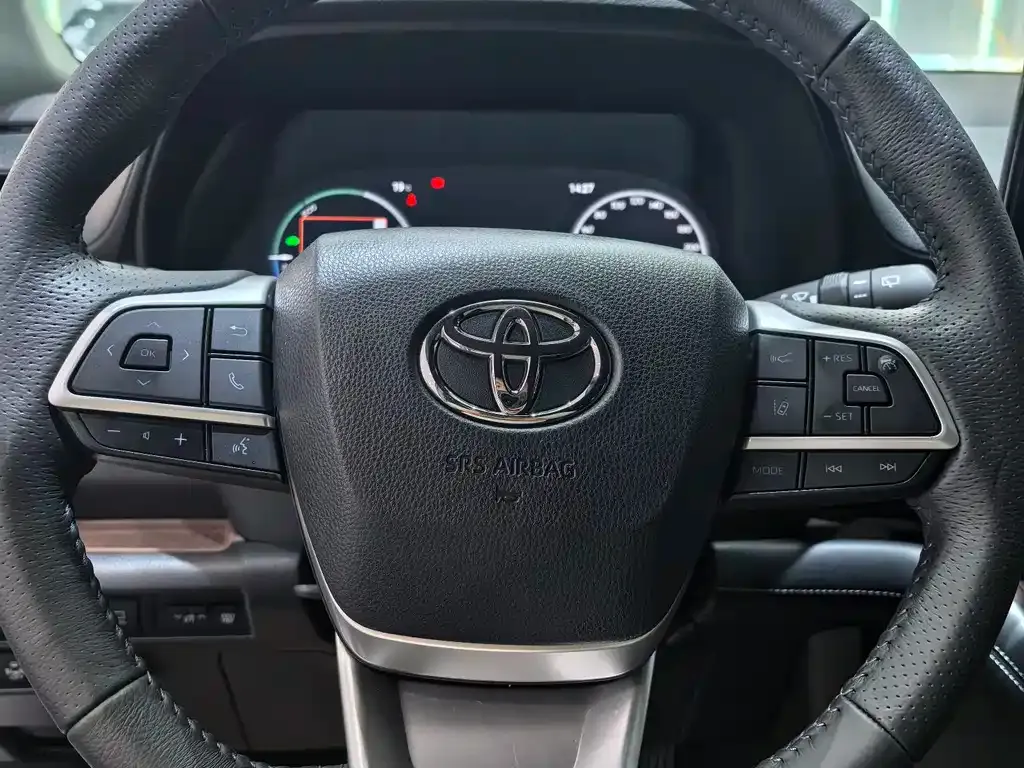 Toyota Granvia — фото 7