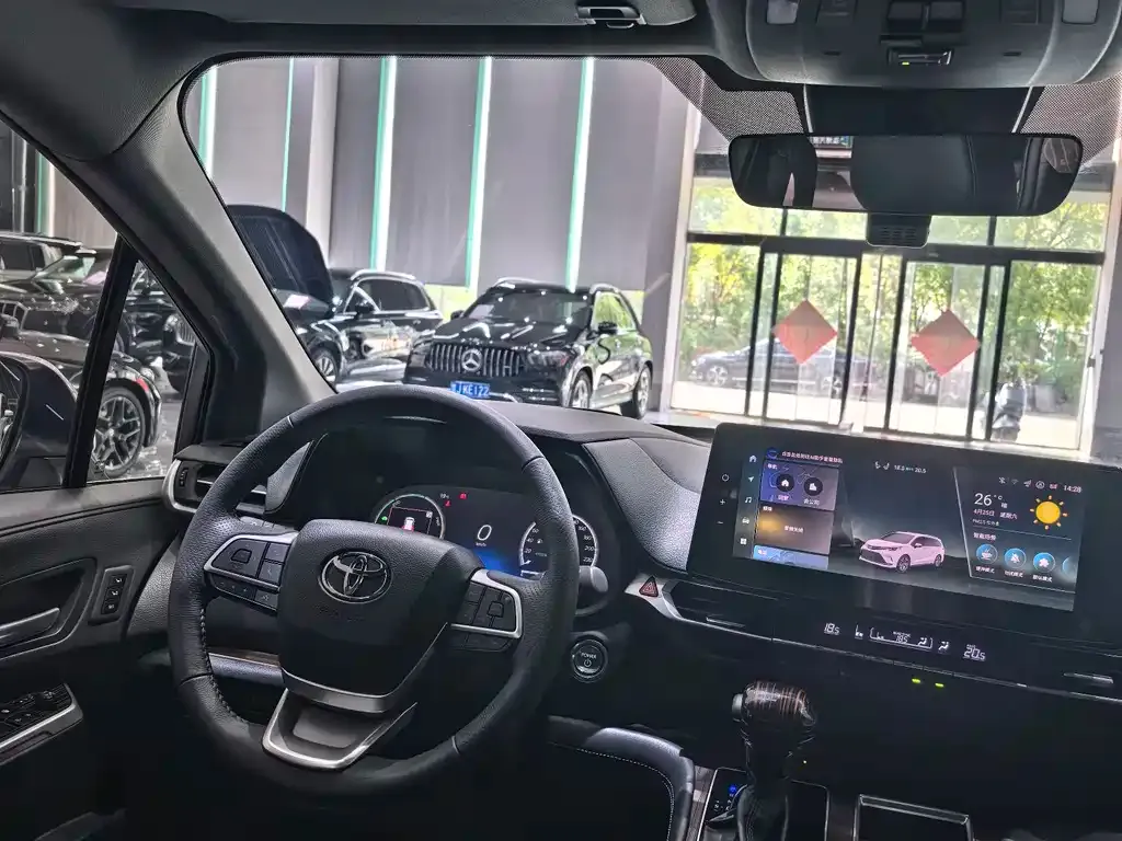 Toyota Granvia — фото 10