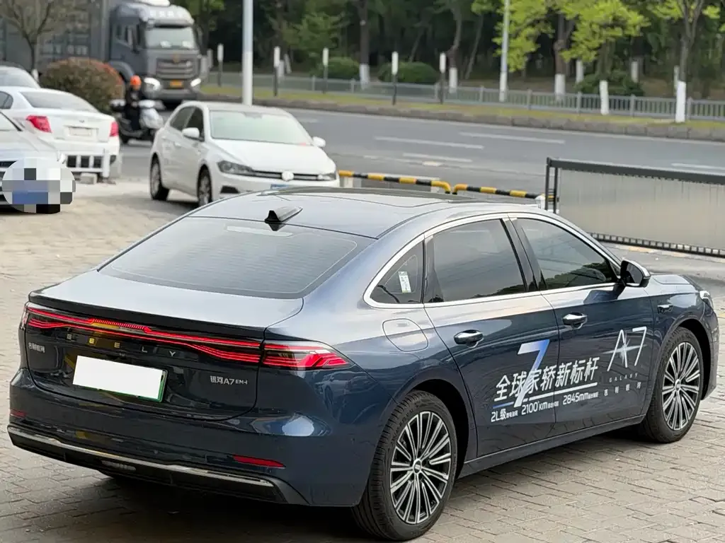 Geely Galaxy A7 — фото 10