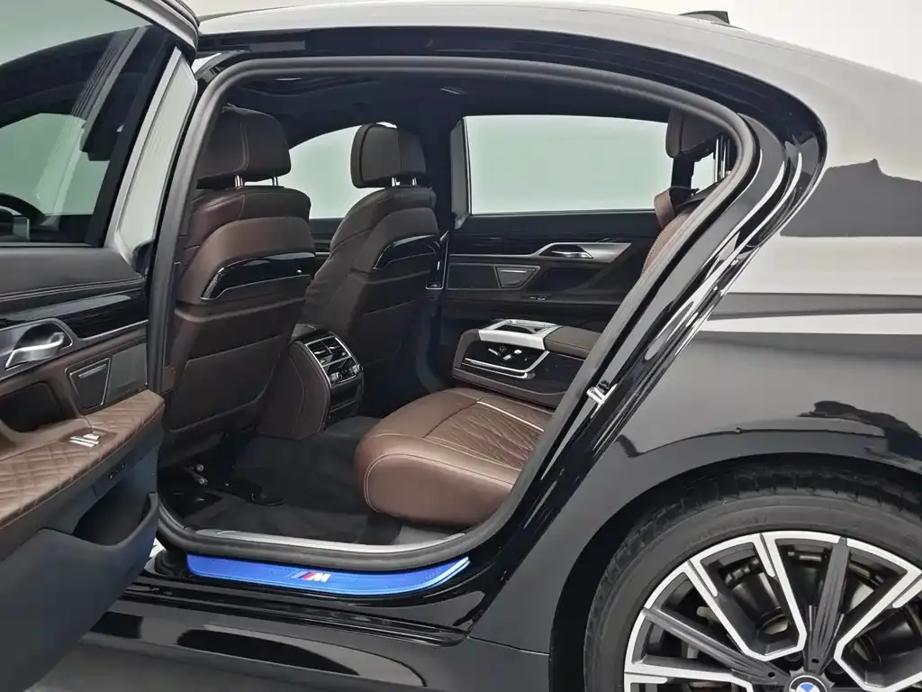 BMW 7 Series 2021 из CN, фото 10