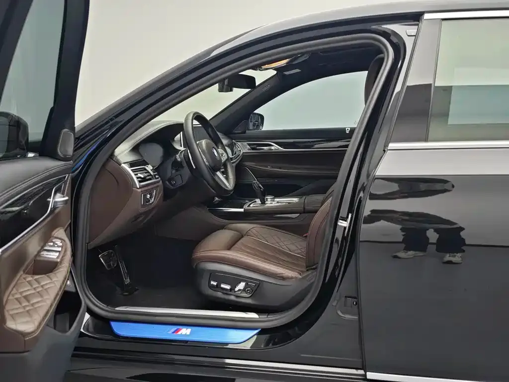 BMW 7 Series 2021 из CN, фото 8