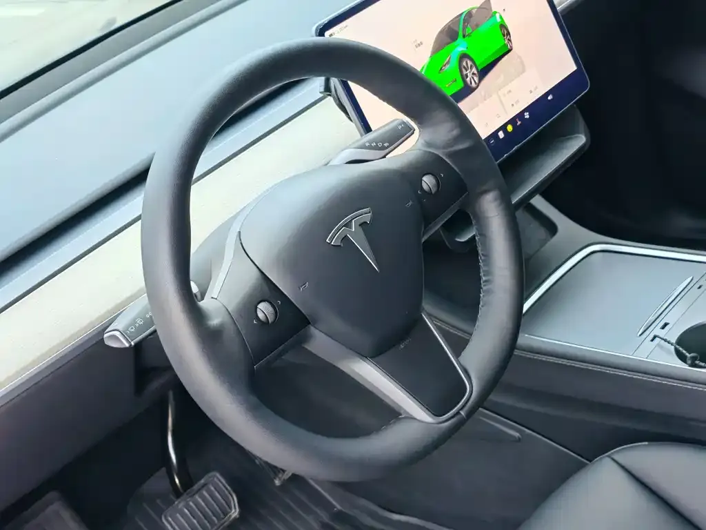 Tesla Model Y — фото 8