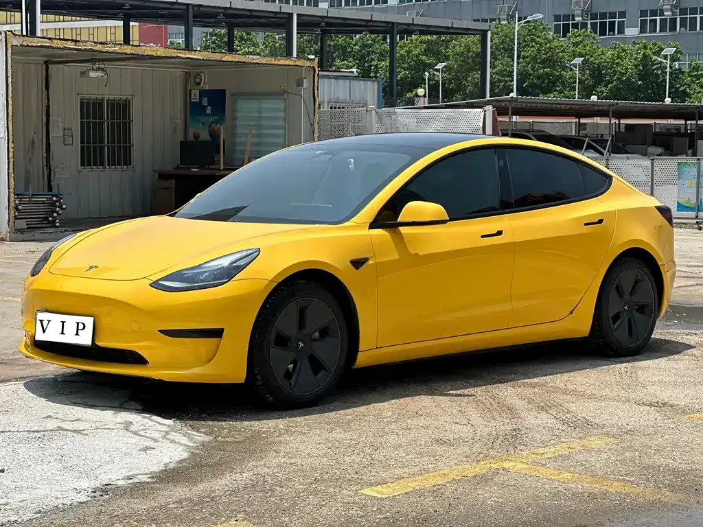 Tesla Model 3 — фото 1
