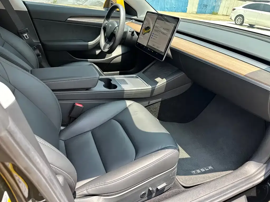 Tesla Model 3 — фото 8