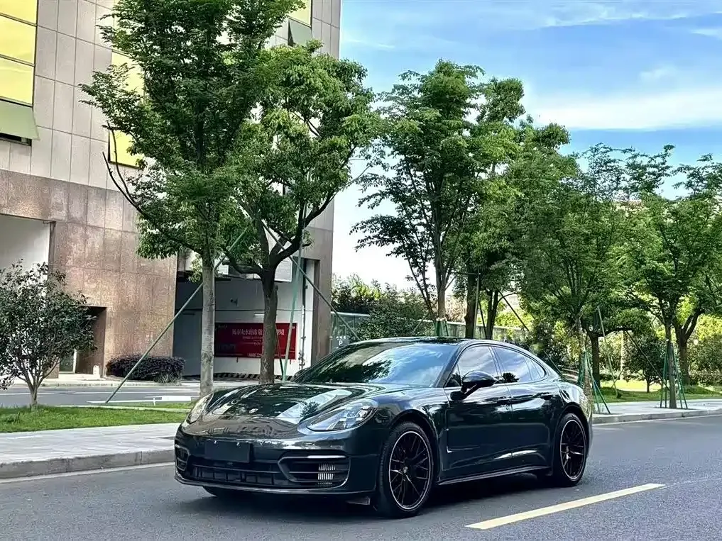 Porsche Panamera — фото 1