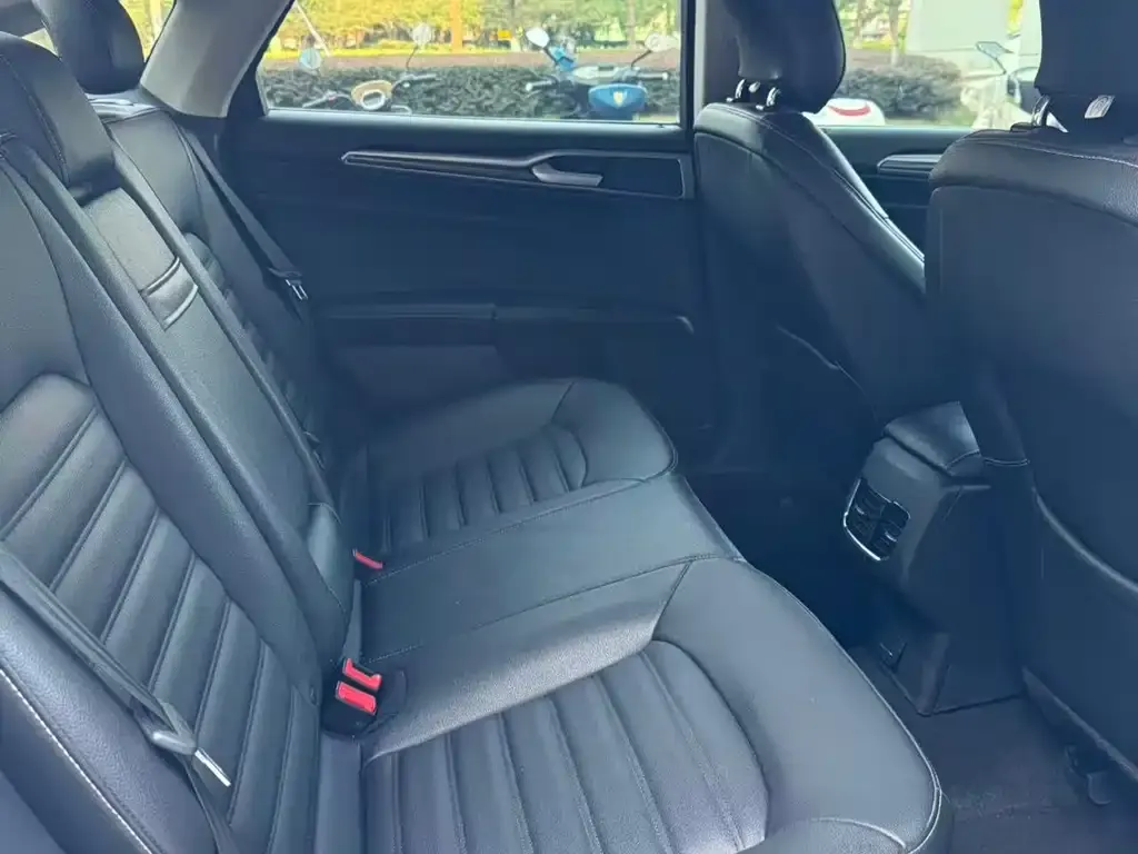 Ford Mondeo 2021 из CN, фото 2