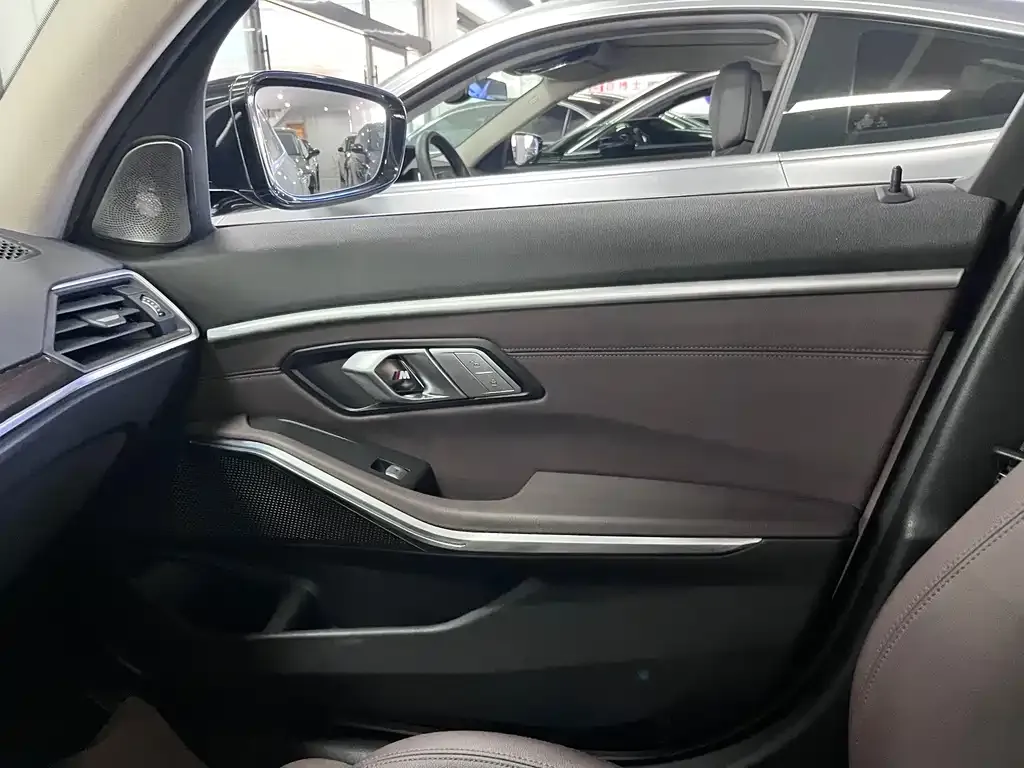 BMW 3 Series 2021 из CN, фото 2