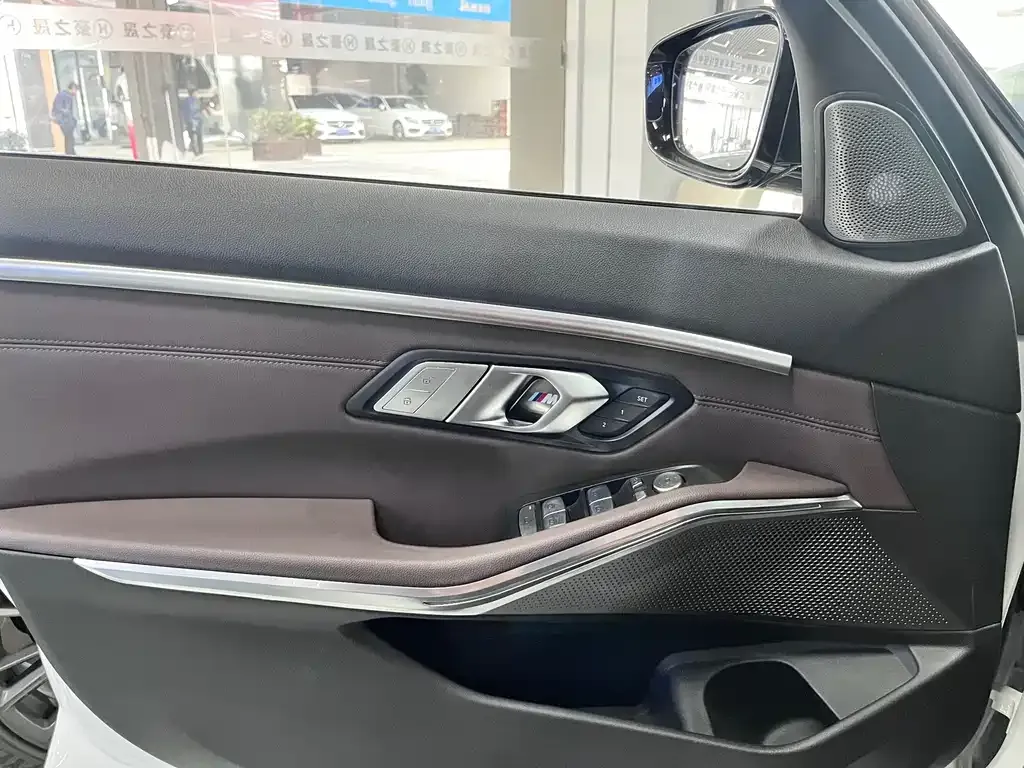 BMW 3 Series 2021 из CN, фото 3