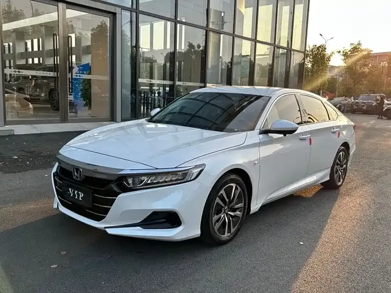 Honda Accord — фото 1