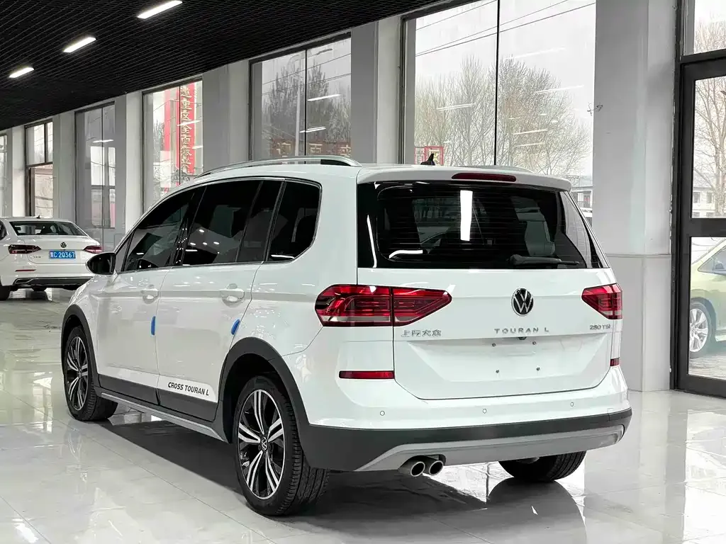 Volkswagen Touran 2022 из CN, фото 9