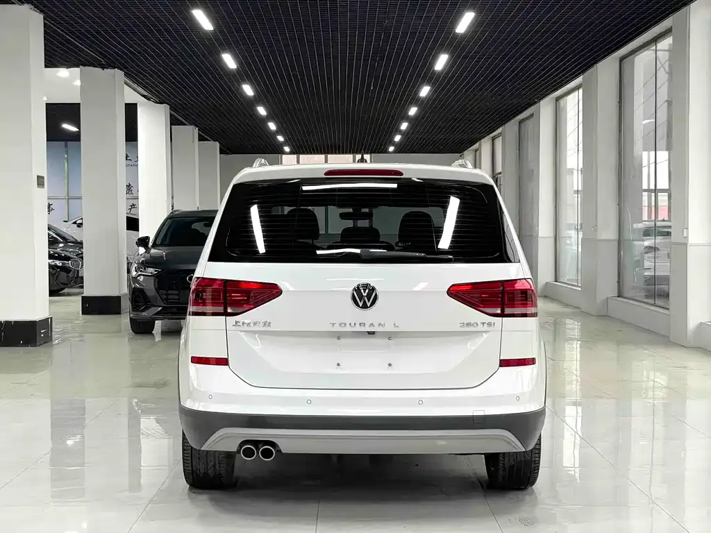 Volkswagen Touran 2022 из CN, фото 2
