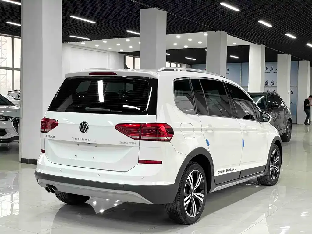 Volkswagen Touran 2022 из CN, фото 6