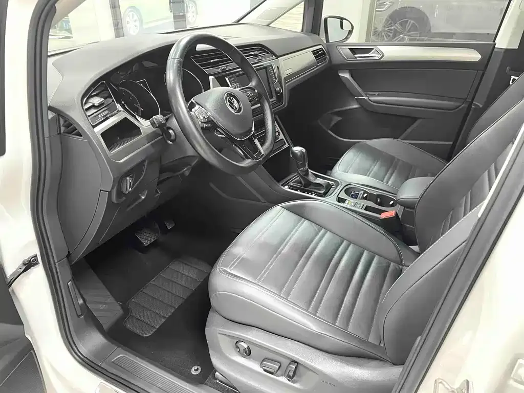 Volkswagen Touran 2022 из CN, фото 5
