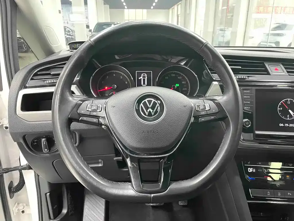 Volkswagen Touran 2022 из CN, фото 3