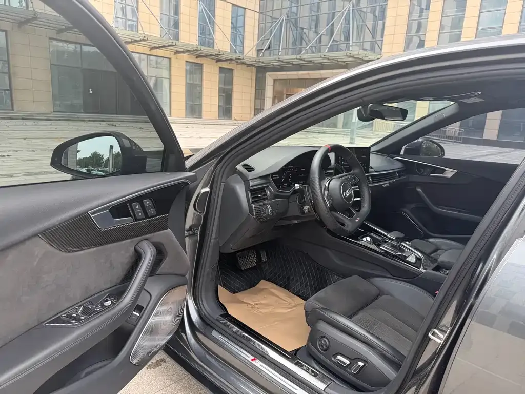 Audi A4L 2023 из CN, фото 5
