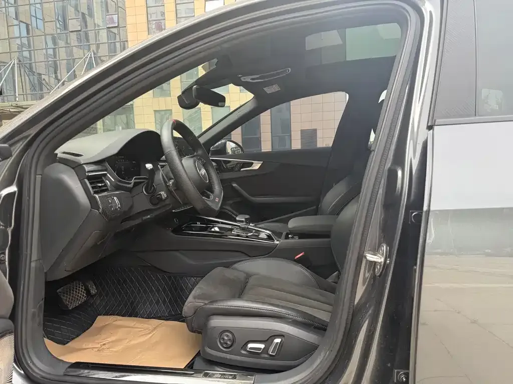 Audi A4L 2023 из CN, фото 10