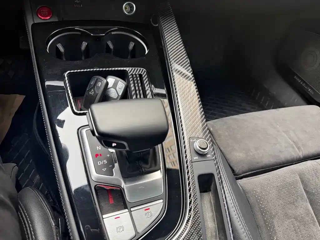 Audi A4L 2023 из CN, фото 4