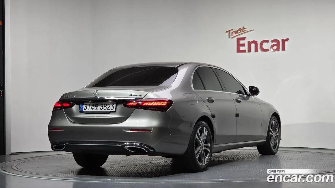 Mercedes-Benz E-Class — фото 10