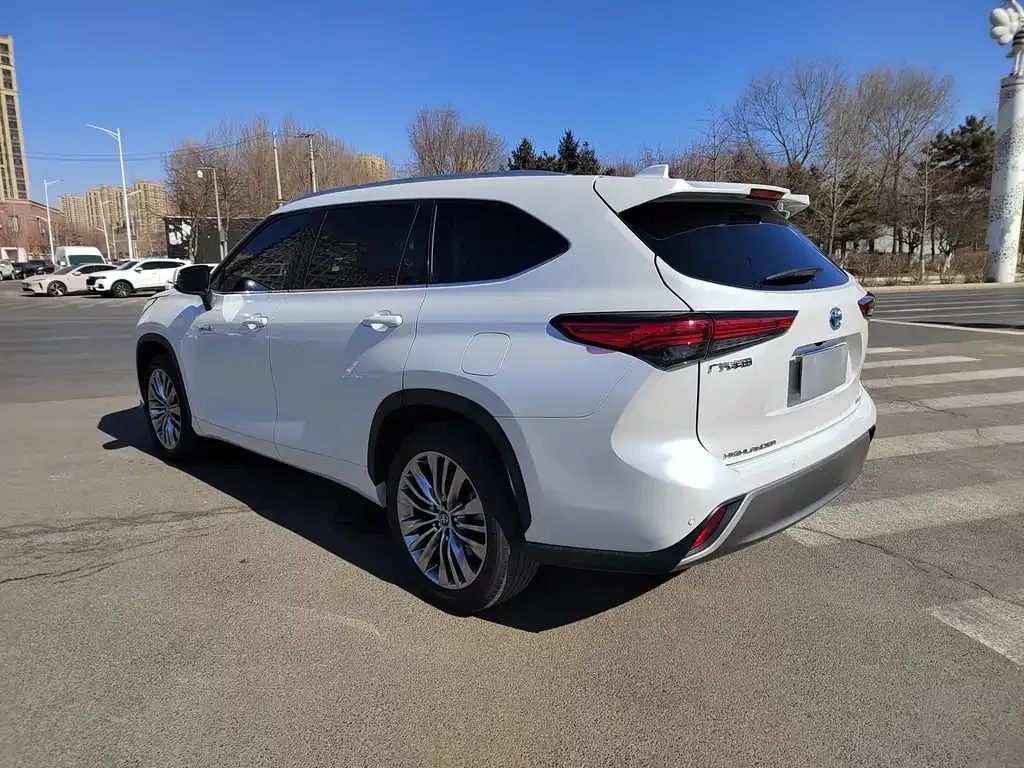 Toyota Highlander — фото 10