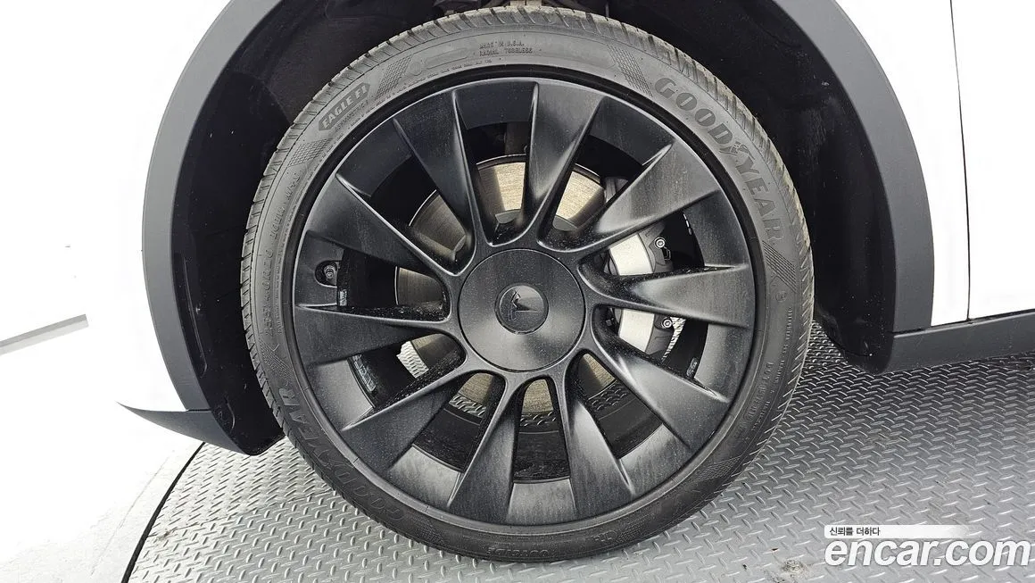 Tesla Model Y — фото 9
