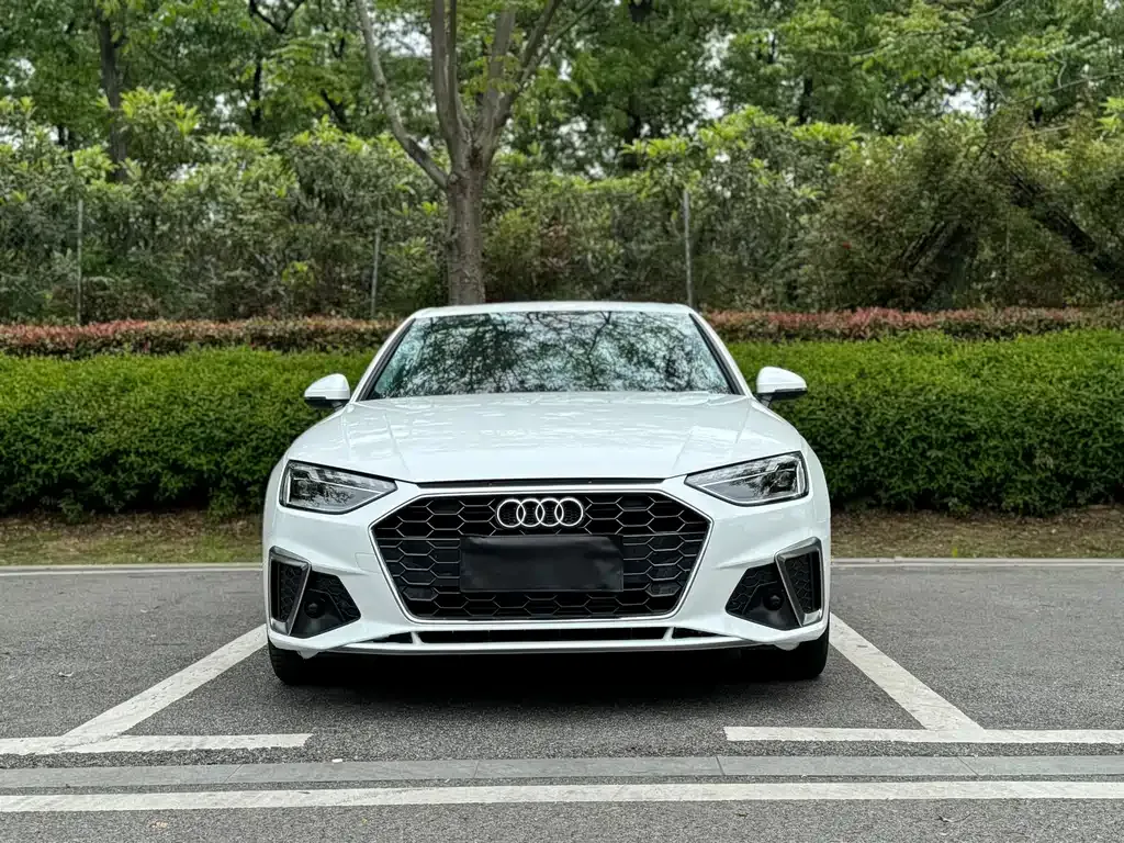 Audi A4L — фото 1