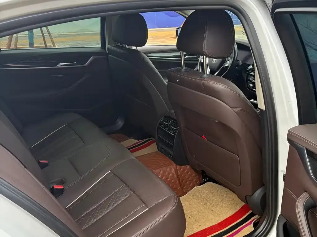 BMW 5 Series — фото 10