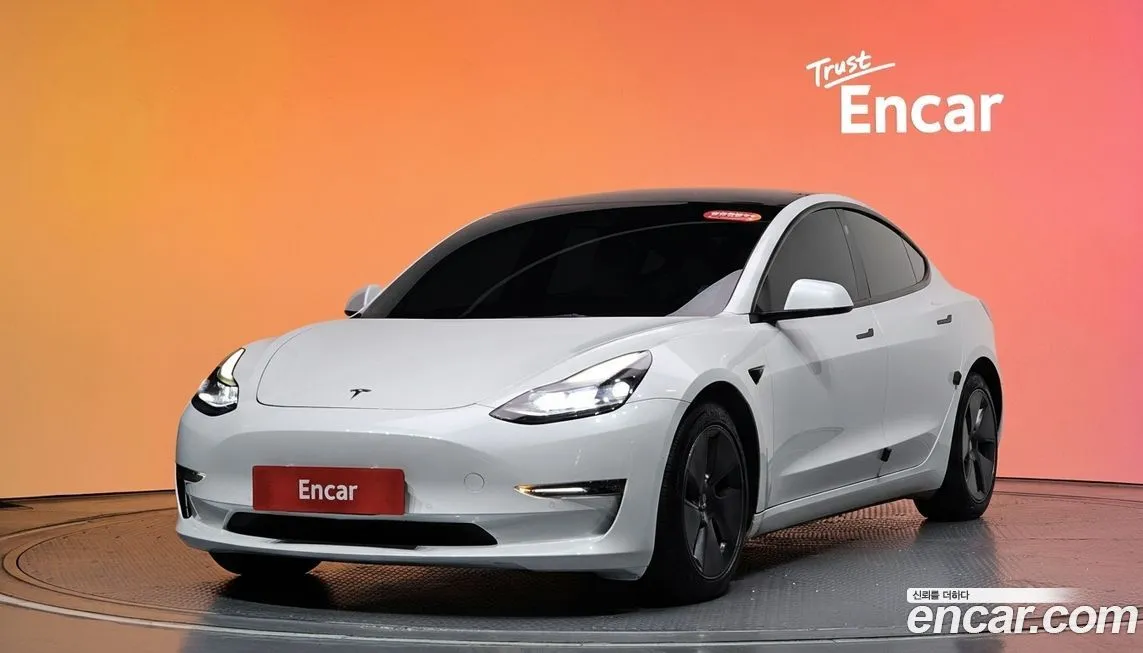 Tesla Model 3 — фото 1