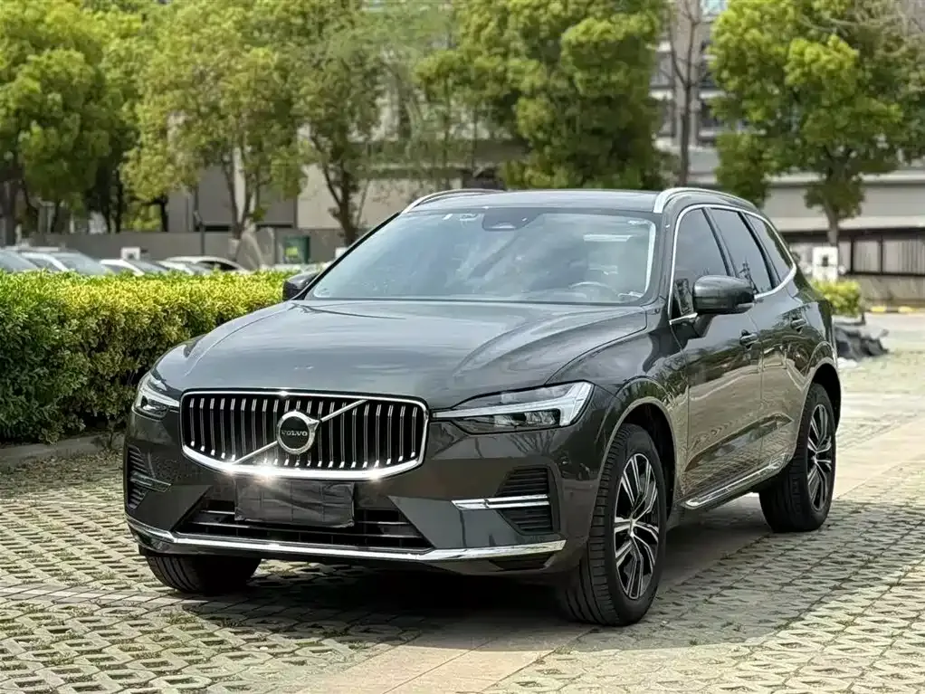 Volvo XC60 — фото 1
