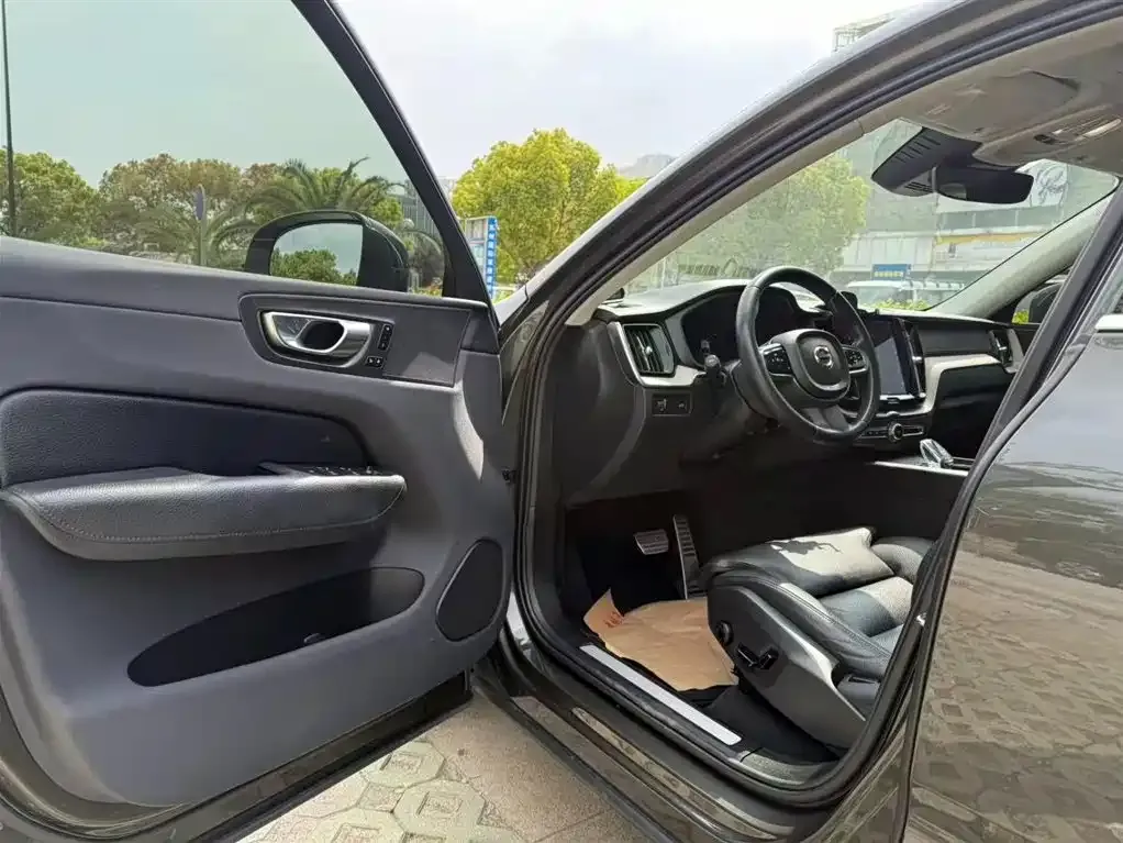Volvo XC60 — фото 4