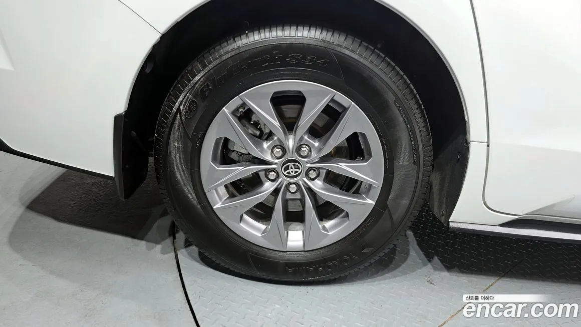 Toyota Sienna — фото 10