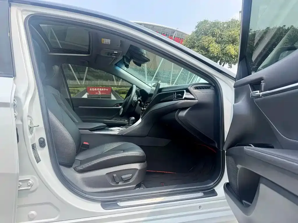 Toyota Camry 2022 из CN, фото 4