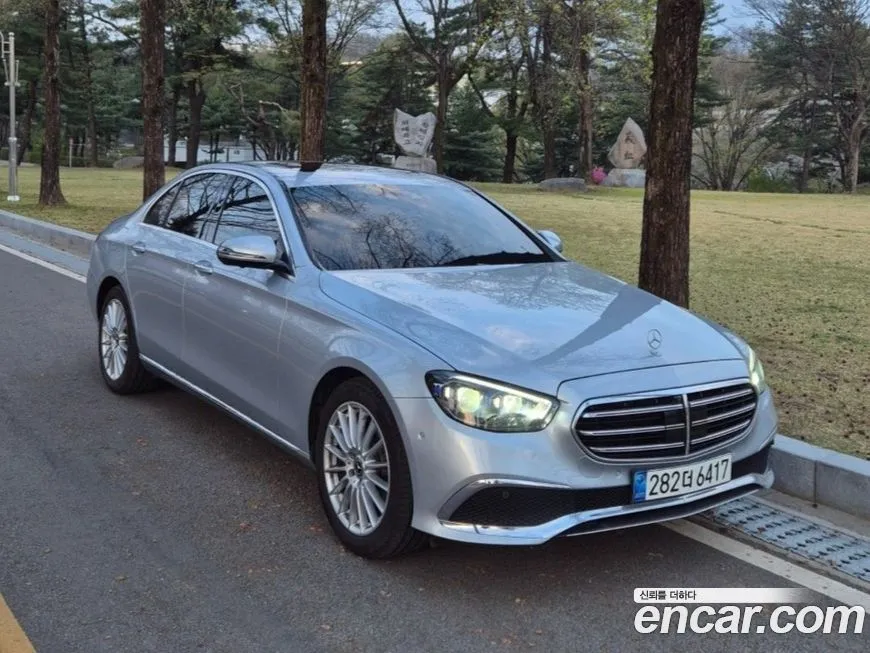 Mercedes-Benz E-Class — фото 1